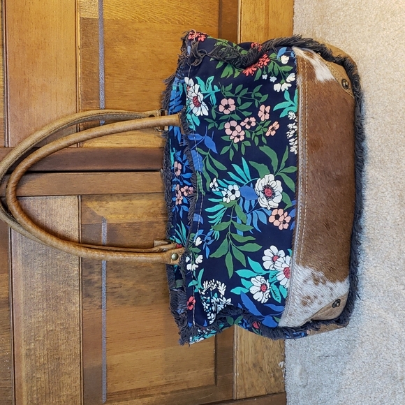 Myra NWT Floral Canvas & Leather HairOn Bag - Picture 2 of 12